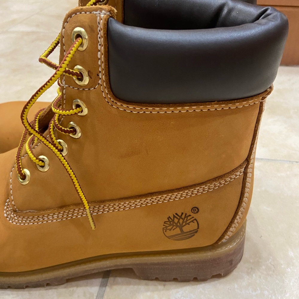 Timberland Wheat Brown Leather Work Boots with Dark Brown Collar